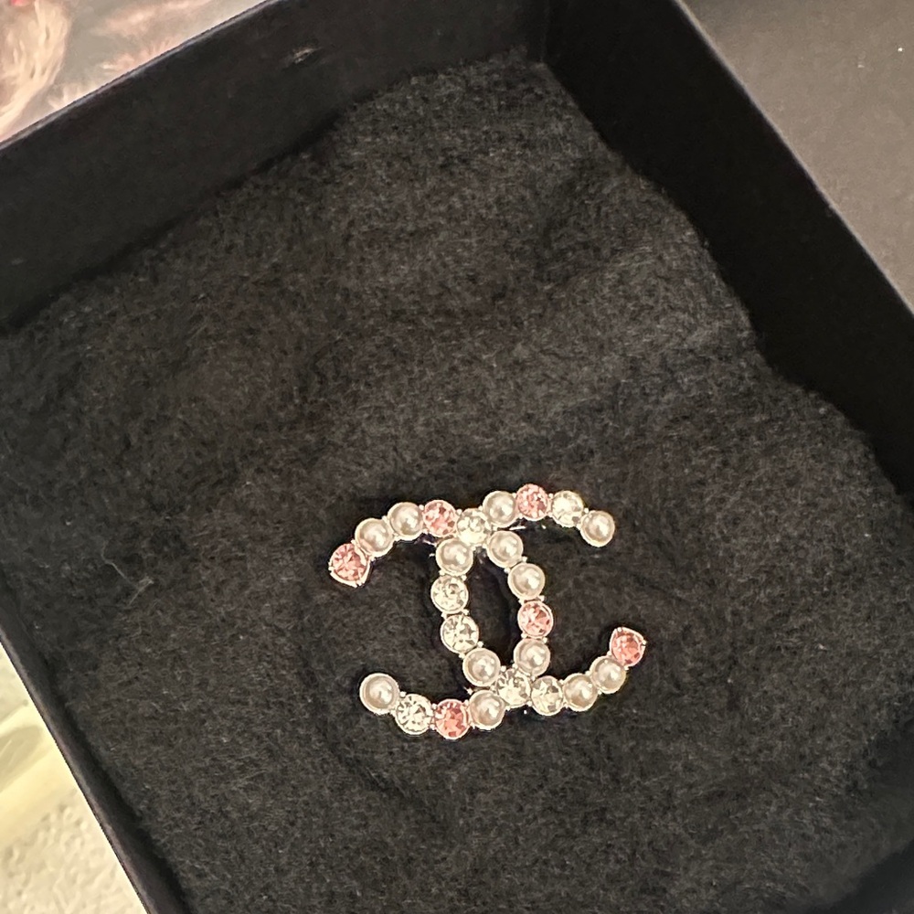 Elegant Pearl and Pink Crystal Brooch